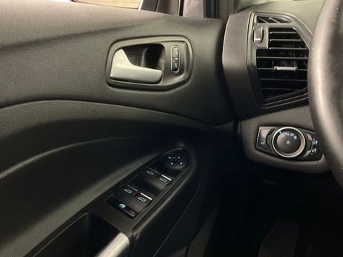 Used 2017 Ford Escape SE w/ Equipment Group 201A image 19