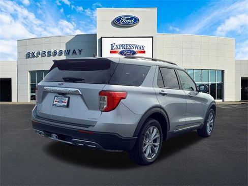Used 2023 Ford Explorer XLT w/ Equipment Group 202A image 6
