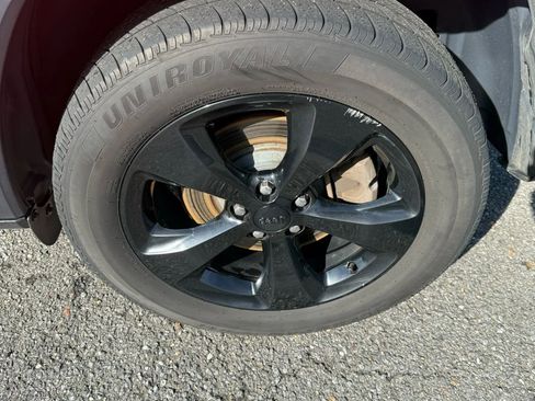 Used 2017 Jeep Cherokee Limited image 12