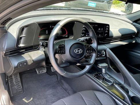 Used 2025 Hyundai Elantra Sport FWD image 8