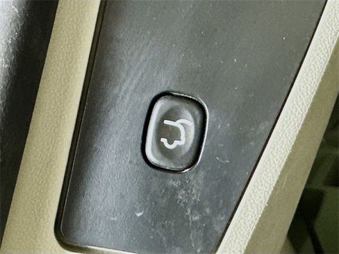 Used 2019 Dodge Grand Caravan SXT image 12