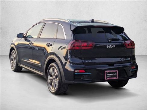 Used 2022 Kia Niro EX image 8