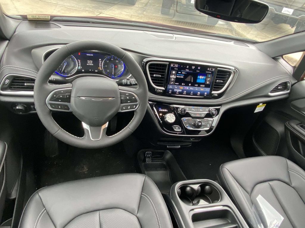 New 2027 Chrysler Pacifica Select FWD image 40