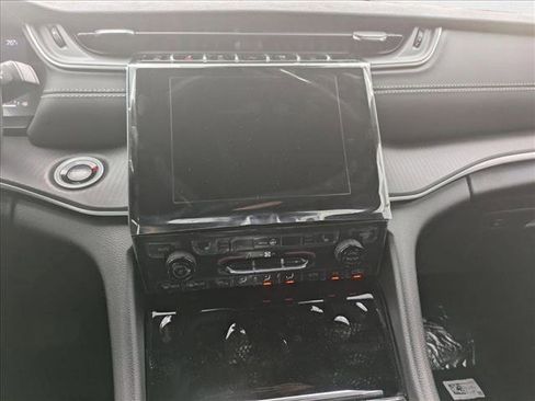 New 2025 Jeep Grand Cherokee L Altitude image 13