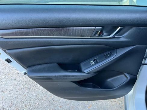 Used 2019 Honda Accord Touring image 23