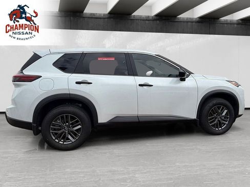 Used 2025 Nissan Rogue S FWD image 6