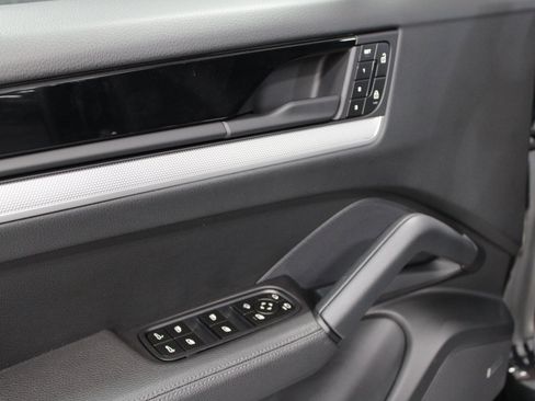 Certified 2025 Porsche Cayenne image 26