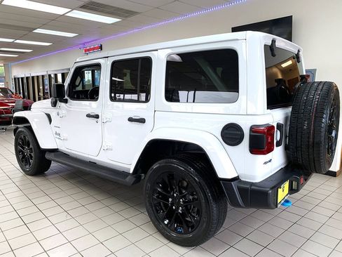 Used 2022 Jeep Wrangler Unlimited Sahara w/ Cold Weather Group AWD/4WD image 5