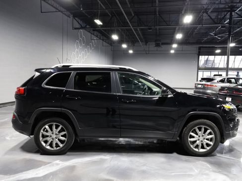 Used 2018 Jeep Cherokee Limited AWD/4WD image 8