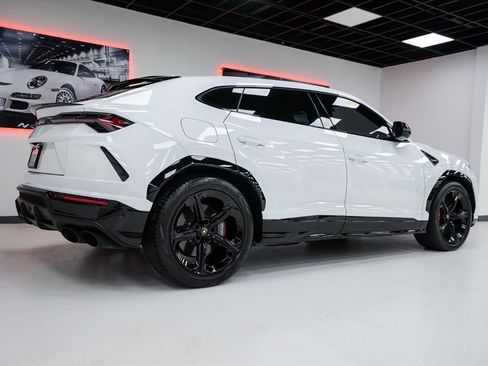 Used 2021 Lamborghini Urus AWD/4WD image 4
