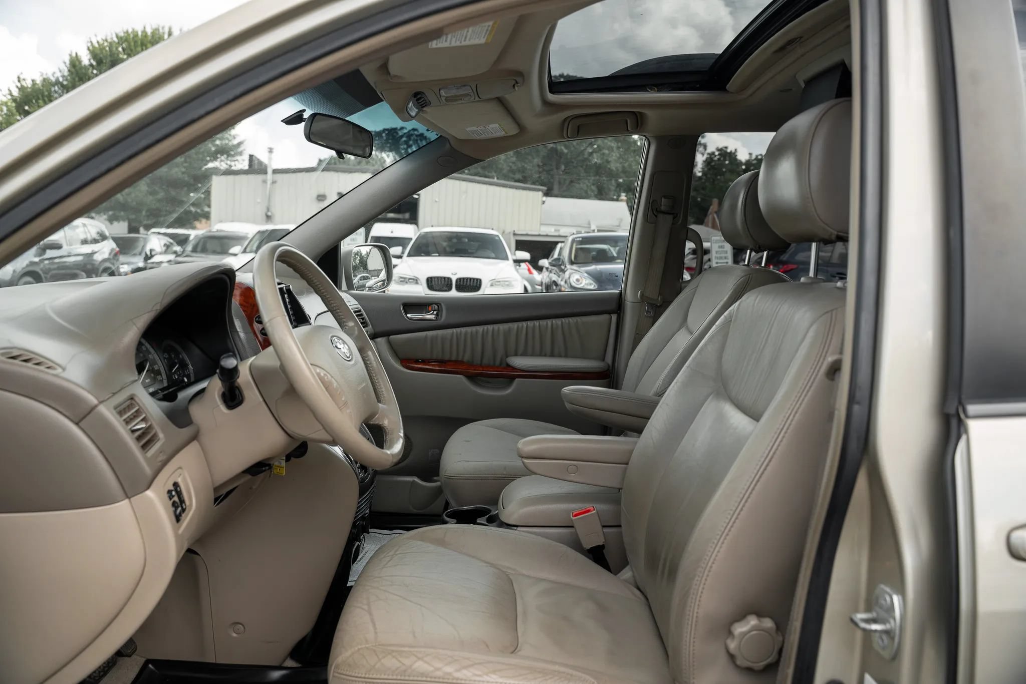 Used 2004 Toyota Sienna XLE w/ XLE Pkg 19 FWD image 7