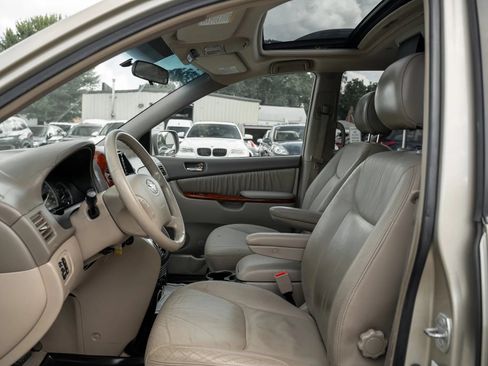 Used 2004 Toyota Sienna XLE FWD image 7