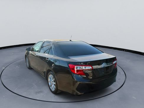 Used 2014 Toyota Camry XLE w/ Leather Package FWD image 3