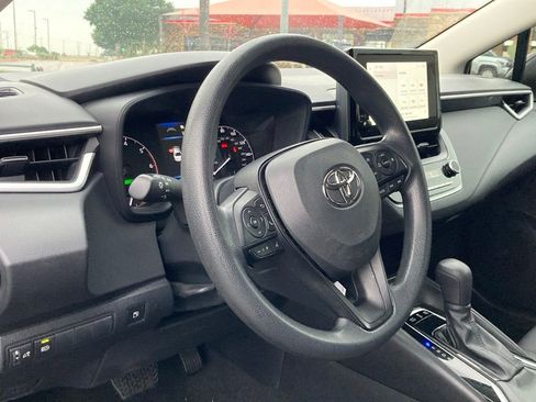 Used 2025 Toyota Corolla LE image 9
