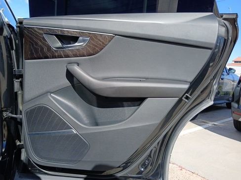 Used 2022 Audi Q8 Premium Plus image 11