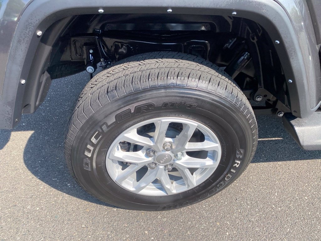 Used 2023 Jeep Gladiator Sport AWD/4WD image 15
