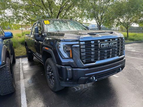 Used 2024 GMC Sierra 2500 Denali Ultimate image 3