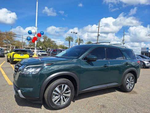 Certified 2025 Nissan Pathfinder SL image 9