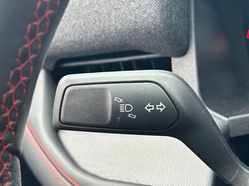 Used 2025 Ford Explorer ST-Line w/ ST-Line Street Pack image 39