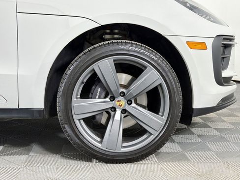 Certified 2025 Porsche Macan AWD/4WD image 14