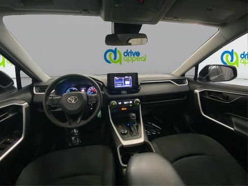 Used 2021 Toyota RAV4 LE image 28