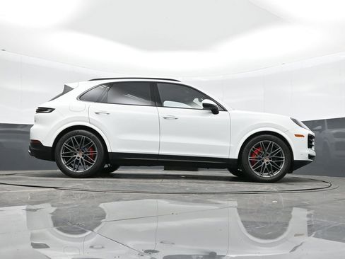 Certified 2025 Porsche Cayenne S AWD/4WD image 39