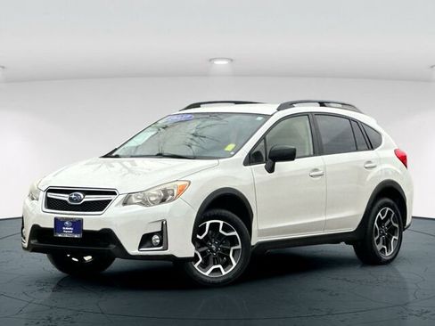 Used 2017 Subaru Crosstrek 2.0i image 2