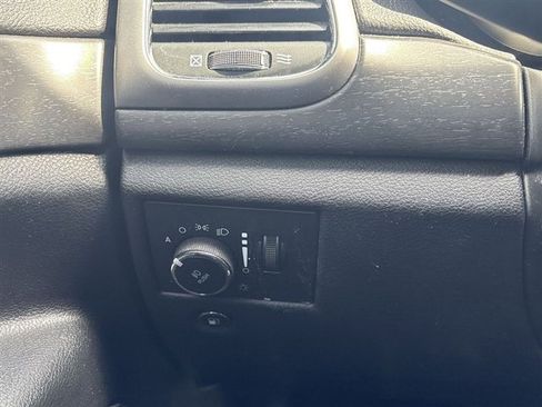 Used 2018 Jeep Grand Cherokee Altitude image 17