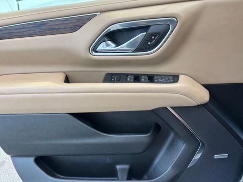 Used 2023 Chevrolet Suburban Premier image 21