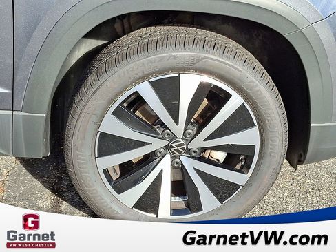 Certified 2022 Volkswagen Taos SE image 9