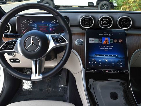Used 2025 Mercedes-Benz C 300 4MATIC Sedan image 15