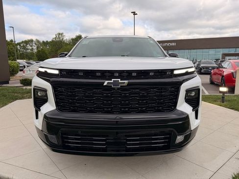Used 2024 Chevrolet Traverse RS FWD image 16
