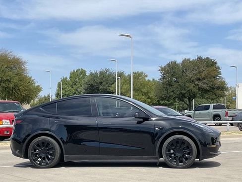 Used 2023 Tesla Model Y Long Range AWD/4WD image 3