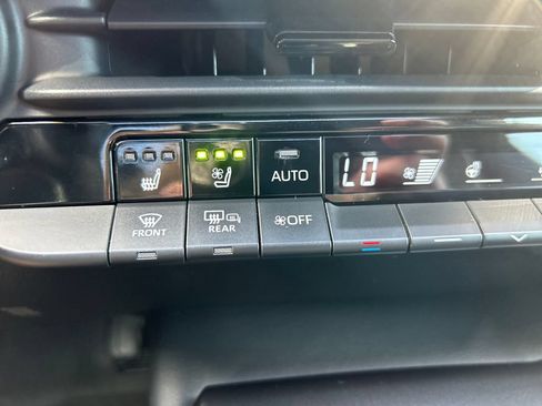 Certified 2025 Toyota Crown Platinum AWD/4WD image 31