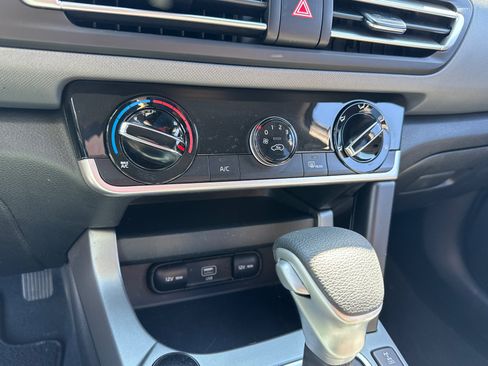 Used 2023 Kia Seltos LX AWD/4WD image 11