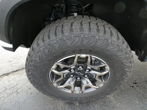 Used 2024 Chevrolet Colorado ZR2 w/ ZR2 Convenience Package III image 12