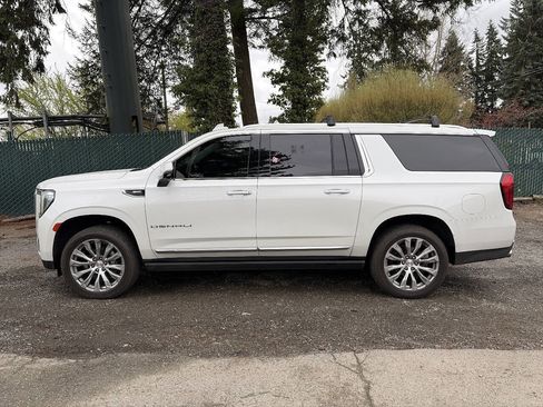 Used 2021 GMC Yukon XL Denali w/ Denali Ultimate Package image 2