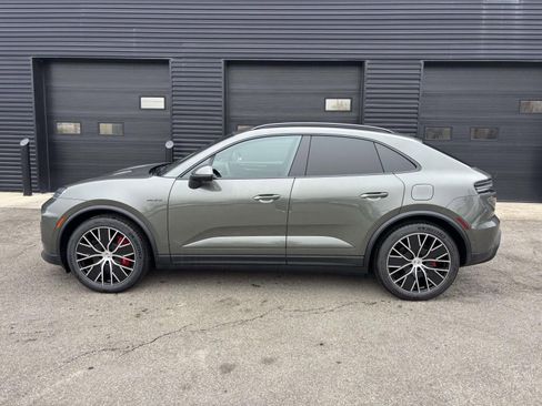 New 2026 Porsche Macan 4S Electric AWD/4WD image 2