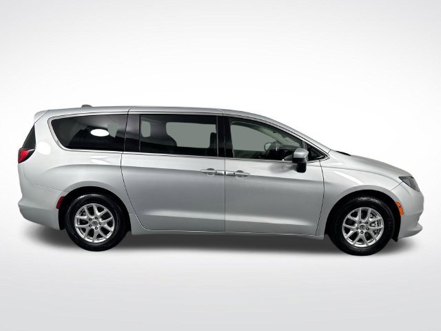 Used 2023 Chrysler Voyager LX FWD image 35