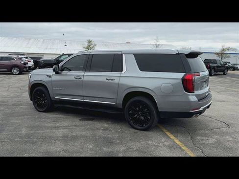 Used 2025 GMC Yukon XL Denali w/ Advanced Technology Package AWD/4WD image 34
