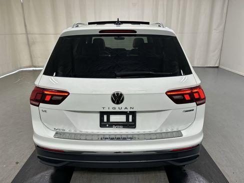 Used 2024 Volkswagen Tiguan SE w/ Panoramic Sunroof Package image 21