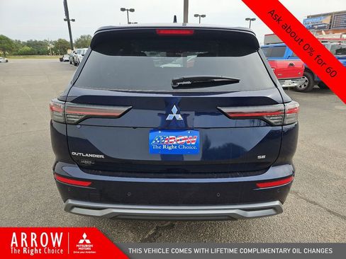 New 2025 Mitsubishi Outlander SE image 11