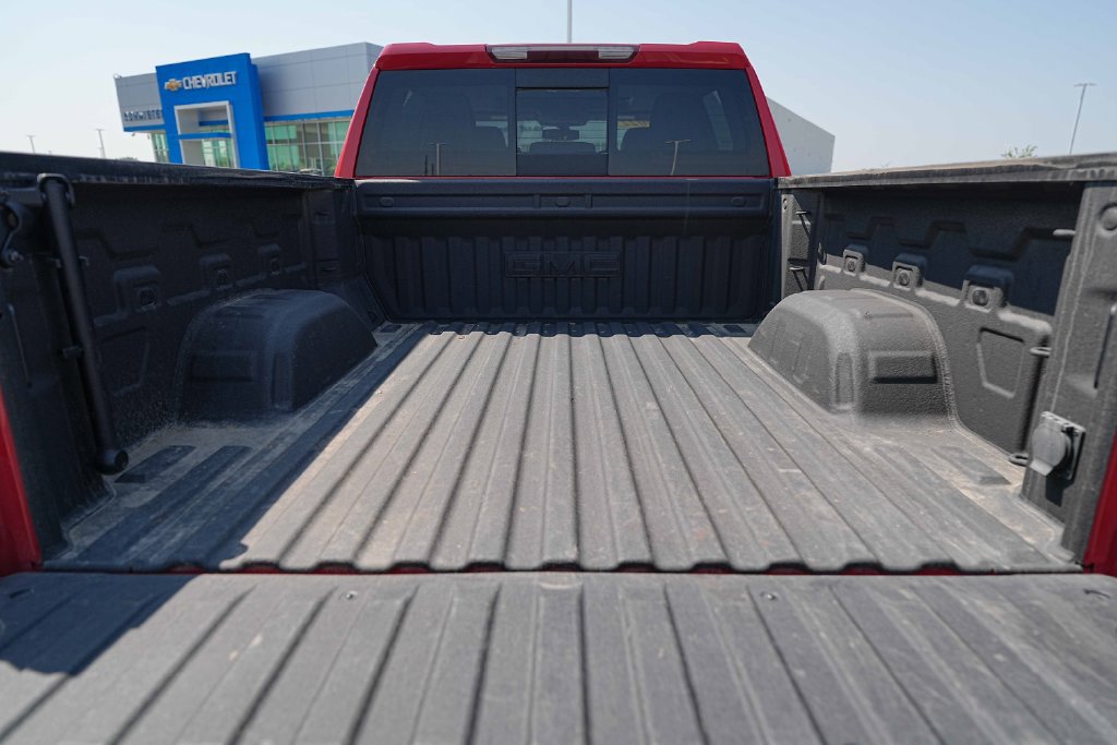 Used 2022 GMC Sierra 1500 SLT w/ SLT Premium Package AWD/4WD image 16