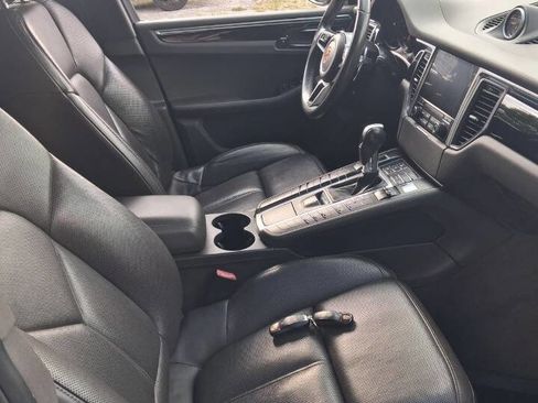 Used 2017 Porsche Macan AWD/4WD image 3