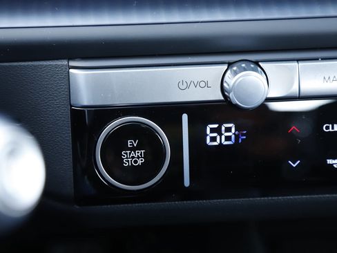 New 2025 Hyundai Ioniq 6 Limited image 25