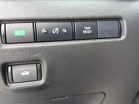 Certified 2024 Nissan Sentra SV FWD image 19
