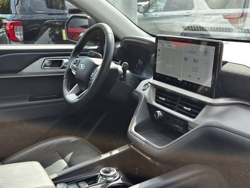 Certified 2025 Ford Explorer Active w/ Active Comfort Package AWD/4WD image 34