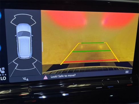 Certified 2025 Volkswagen Atlas SE image 26