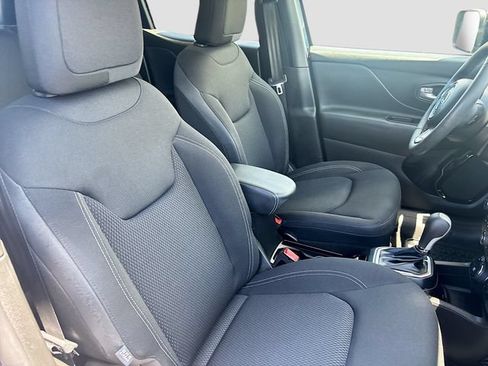 Used 2023 Jeep Renegade Altitude AWD/4WD image 28