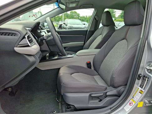 Used 2018 Toyota Camry FWD image 12